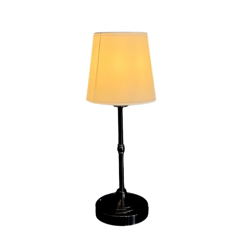 Moderne Hvid Metal Bordlampe - Skab Hygge i Dit Hjem