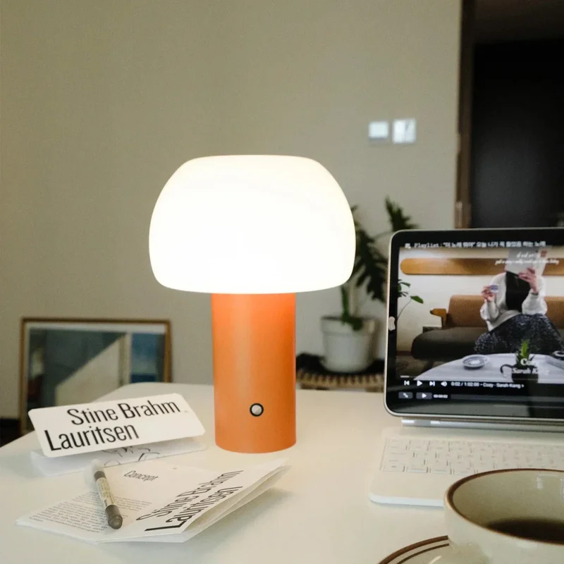 Fleksibel Genopladelig LED Bordlampe til Alle Rum