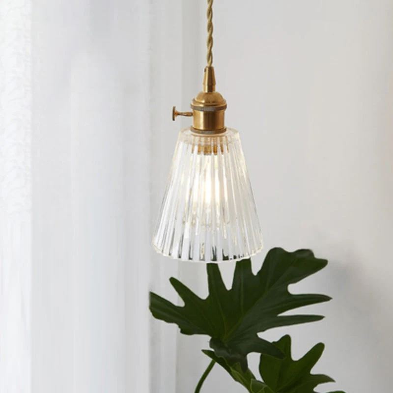 Minimalistisk Glaspendel med Håndblæst Elegance til Spisestue