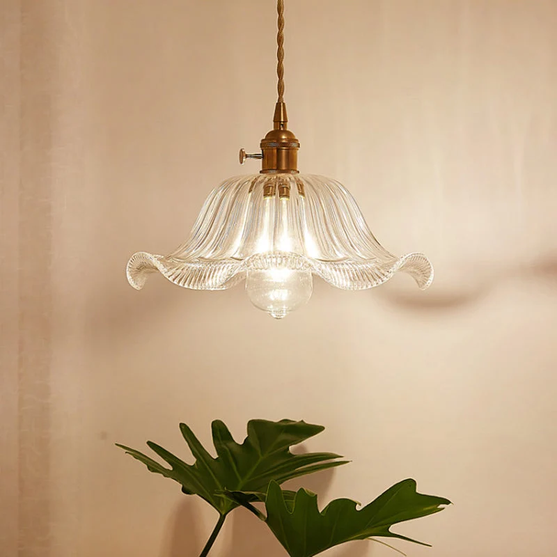 Minimalistisk Glaspendel med Håndblæst Elegance til Spisestue