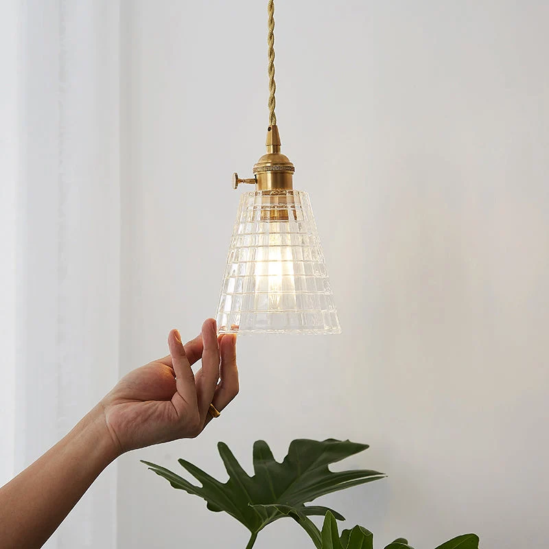 Minimalistisk Glaspendel med Håndblæst Elegance til Spisestue