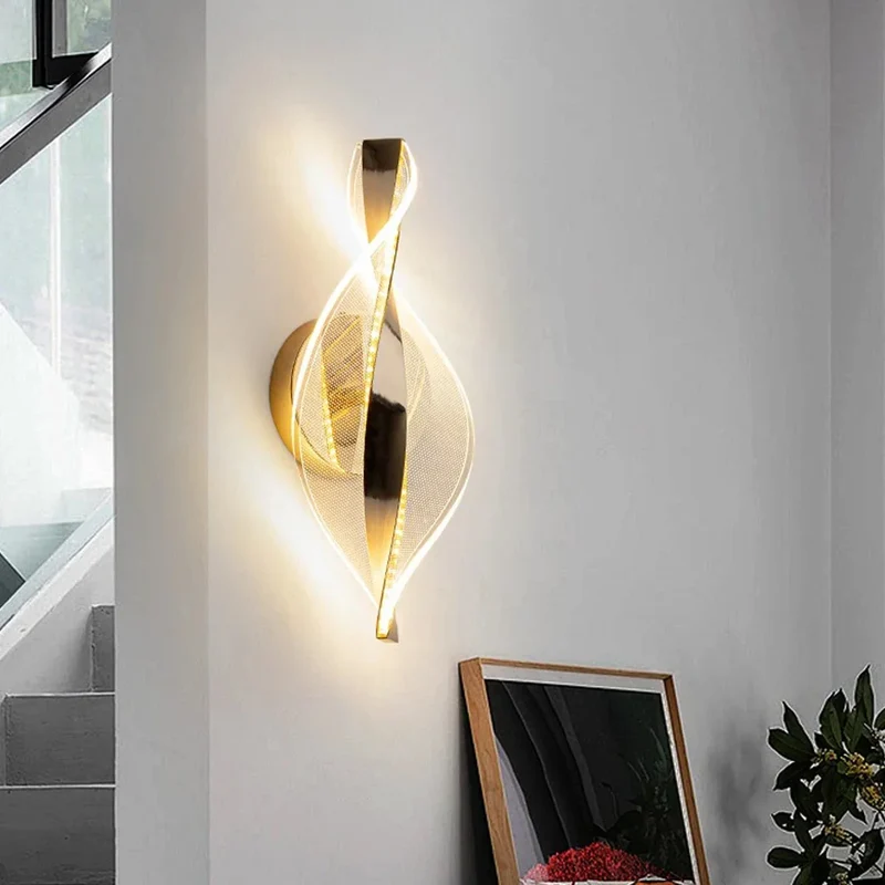 Stilfuld LED-væglampe med kunstnerisk gulddesign