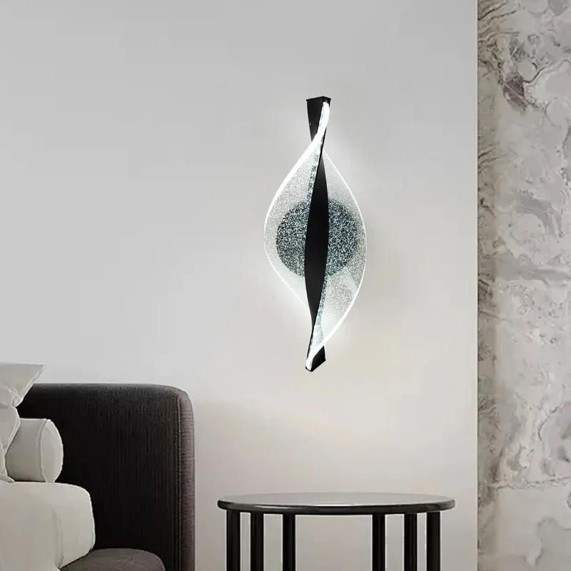 Stilfuld LED-væglampe med kunstnerisk gulddesign
