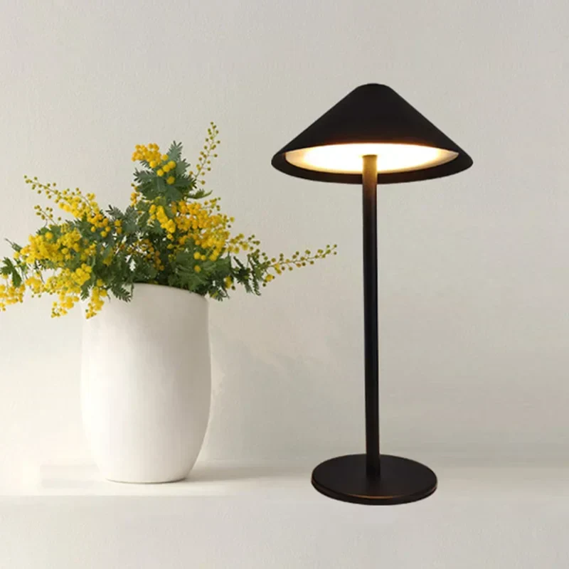 Justerbar Genopladelig LED Bordlampe med Lang Batteritid
