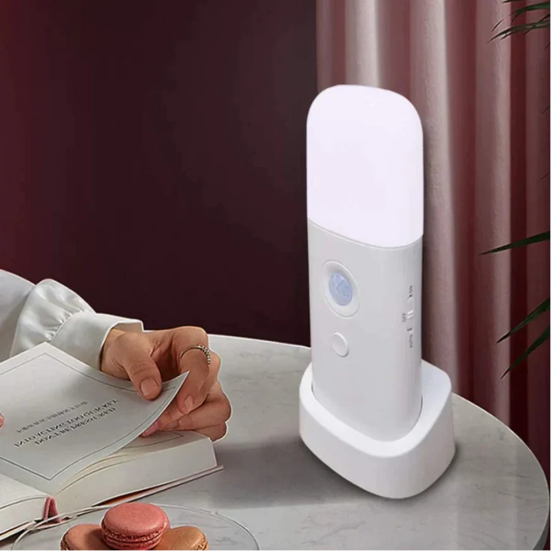 Genopladelig Natlampe med Sensor – Optimal Nattekomfort