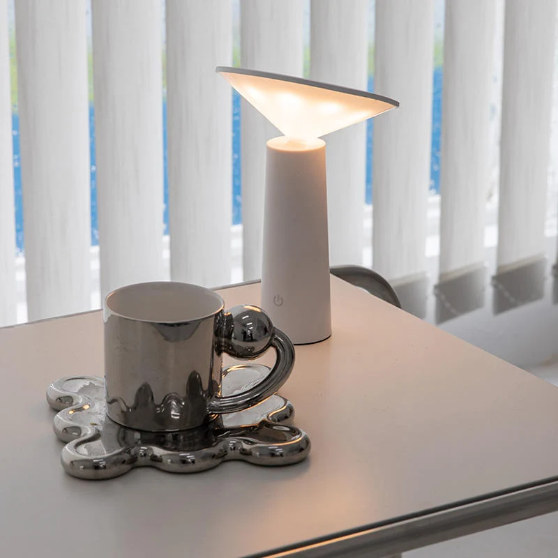 Genopladelig LED Bordlampe med Justerbart Lysdesign