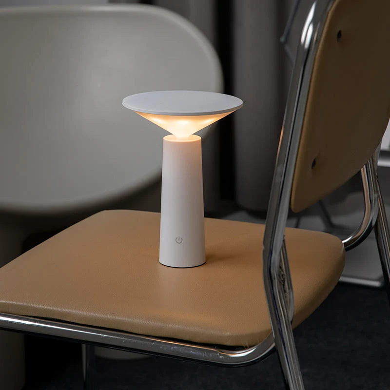 Genopladelig LED Bordlampe med Justerbart Lysdesign