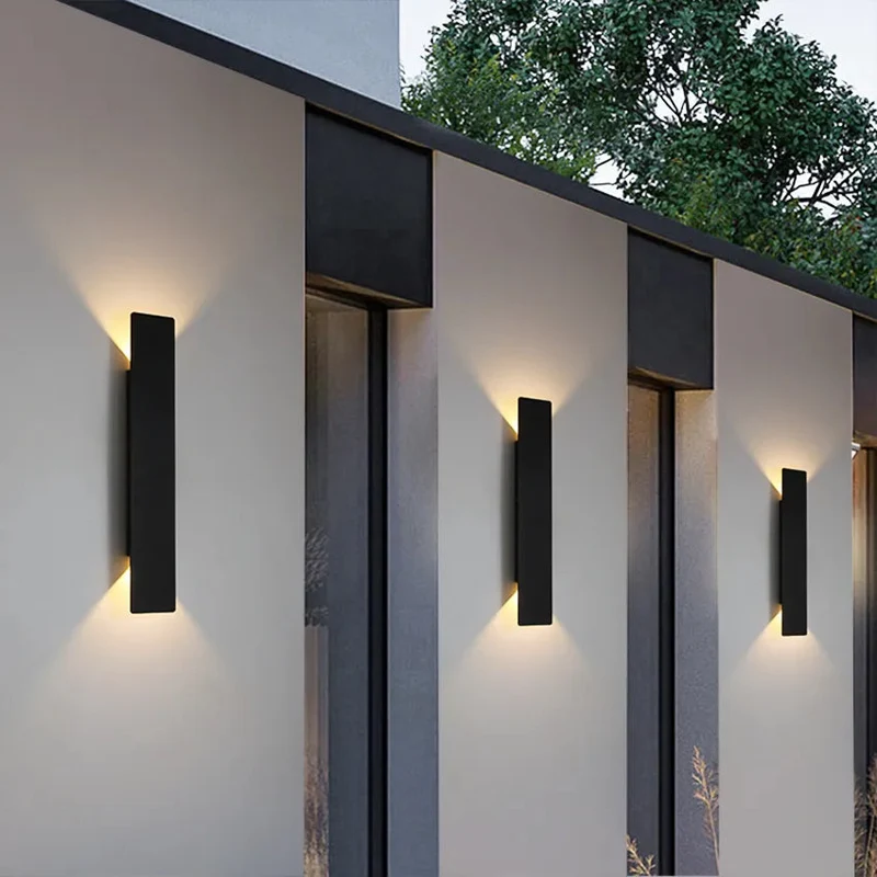Elegant udendørs væglampe med vejrbestandig aluminium