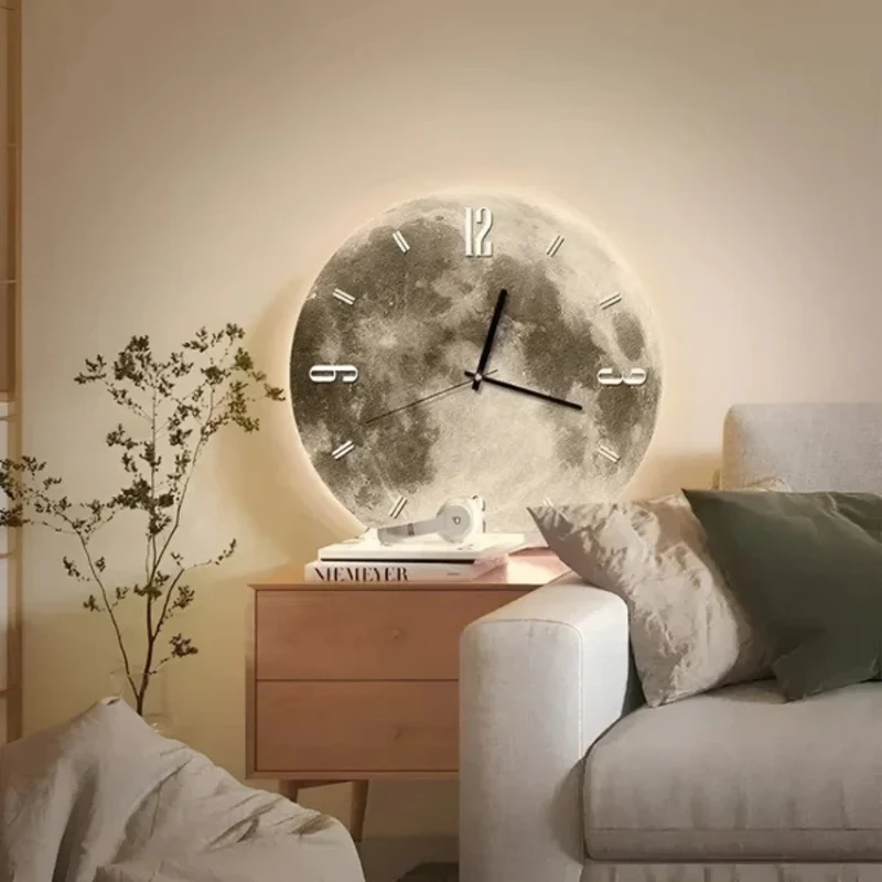 Stort Moderne Vægur med Unikt Månedesign til Dit Hjem