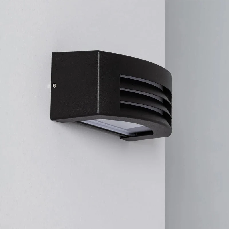 Elegant Sort Udendørslampe med Vejrbestandig IP54 Beskyttelse