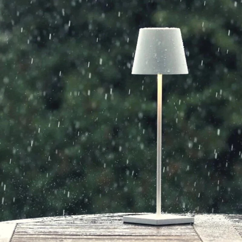 Trådløs LED-lampe med Berøringsfølsom Dæmpning og Vandafvisende Design