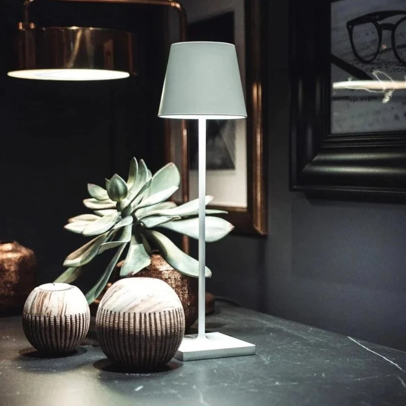 Trådløs LED-lampe med Berøringsfølsom Dæmpning og Vandafvisende Design