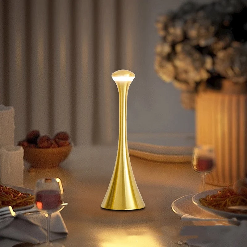 Stilfuld Genopladelig Bordlampe med Trådløs Frihed