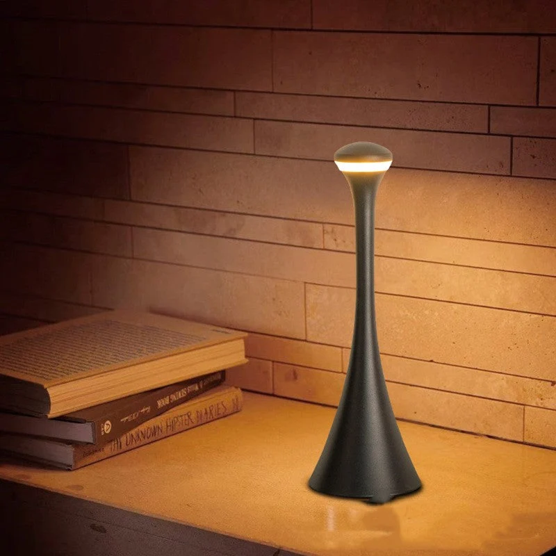 Stilfuld Genopladelig Bordlampe med Trådløs Frihed