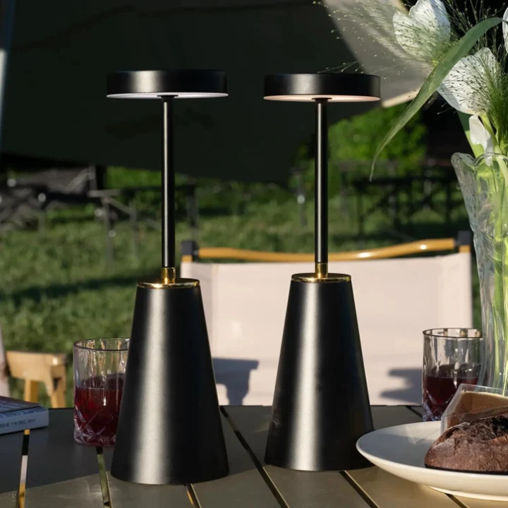 Trådløs LED Bordlampe med Lang Batterilevetid og Touch-Kontrol
