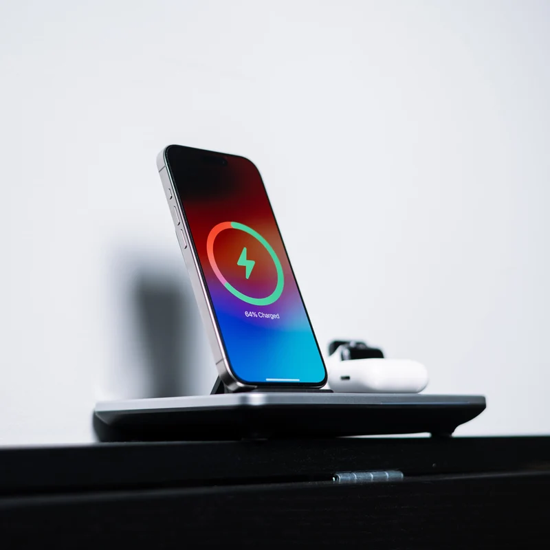 Effektiv 4-i-1 Trådløs Oplader til Apple & Qi-enheder
