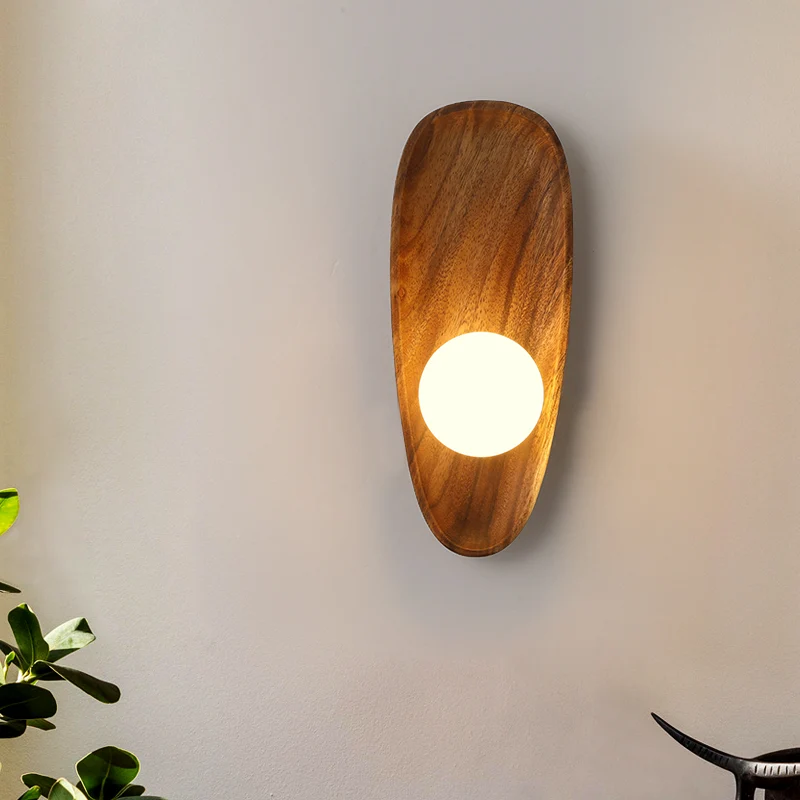 Elegant træ-væglampe med energieffektiv LED-belysning
