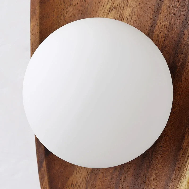 Elegant træ-væglampe med energieffektiv LED-belysning