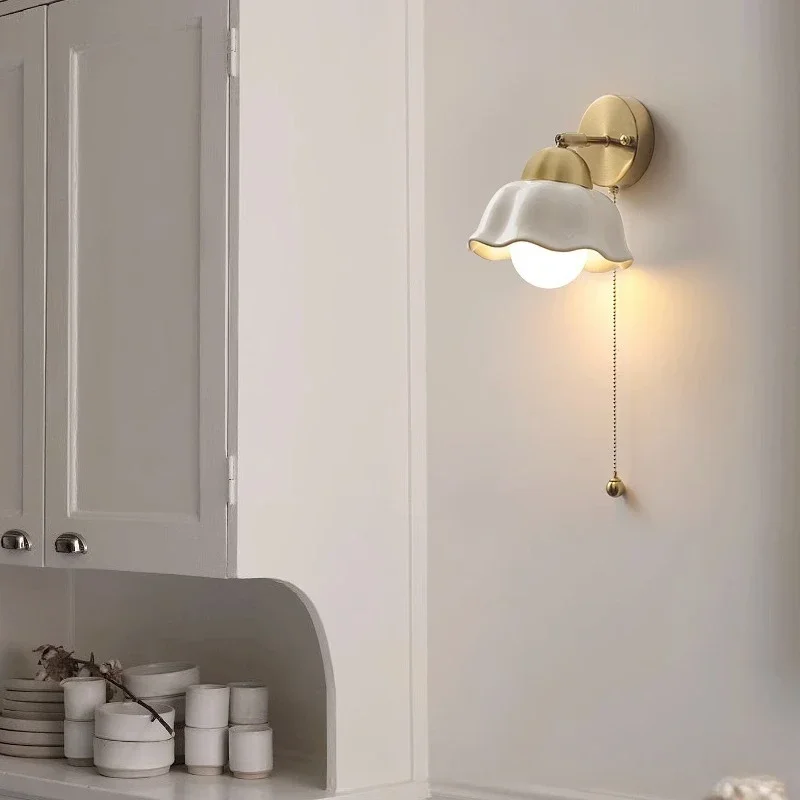 Elegant Væglampe i Keramik med Blødt LED-lys