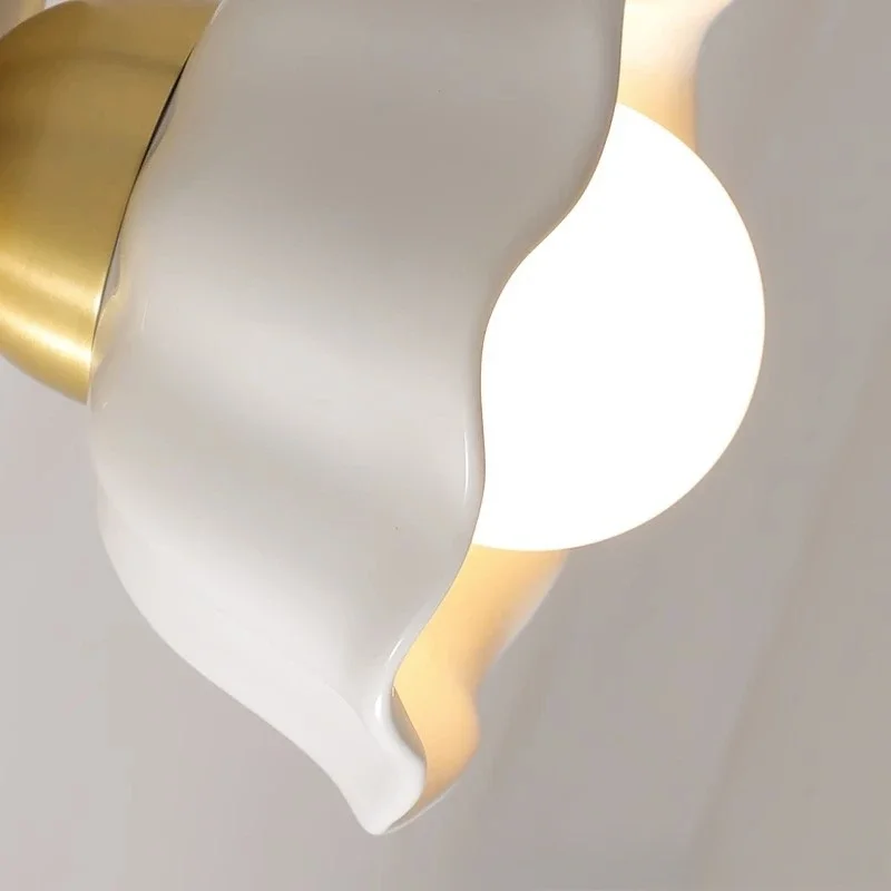 Elegant Væglampe i Keramik med Blødt LED-lys