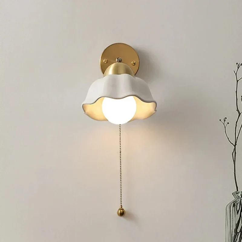 Elegant Væglampe i Keramik med Blødt LED-lys