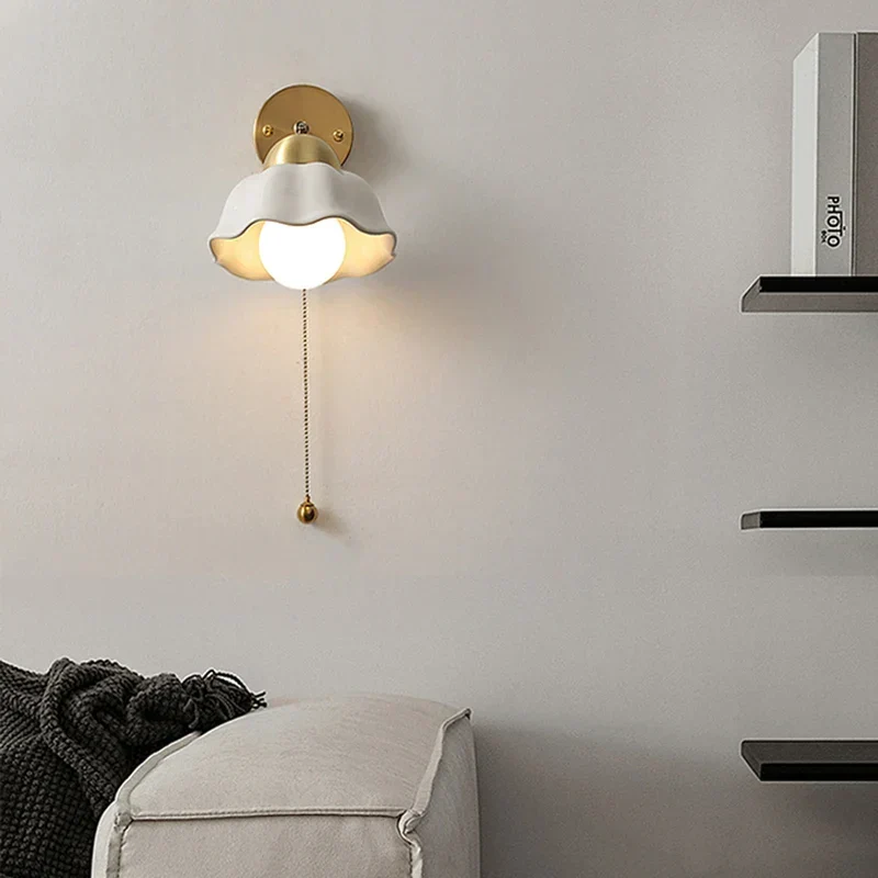 Elegant Væglampe i Keramik med Blødt LED-lys