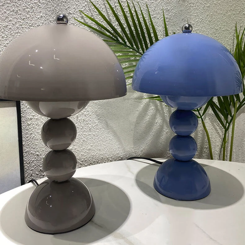 Elegant Nordisk Bordlampe med Moderne Svampedesign