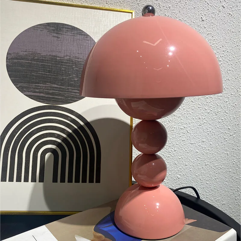 Elegant Nordisk Bordlampe med Moderne Svampedesign