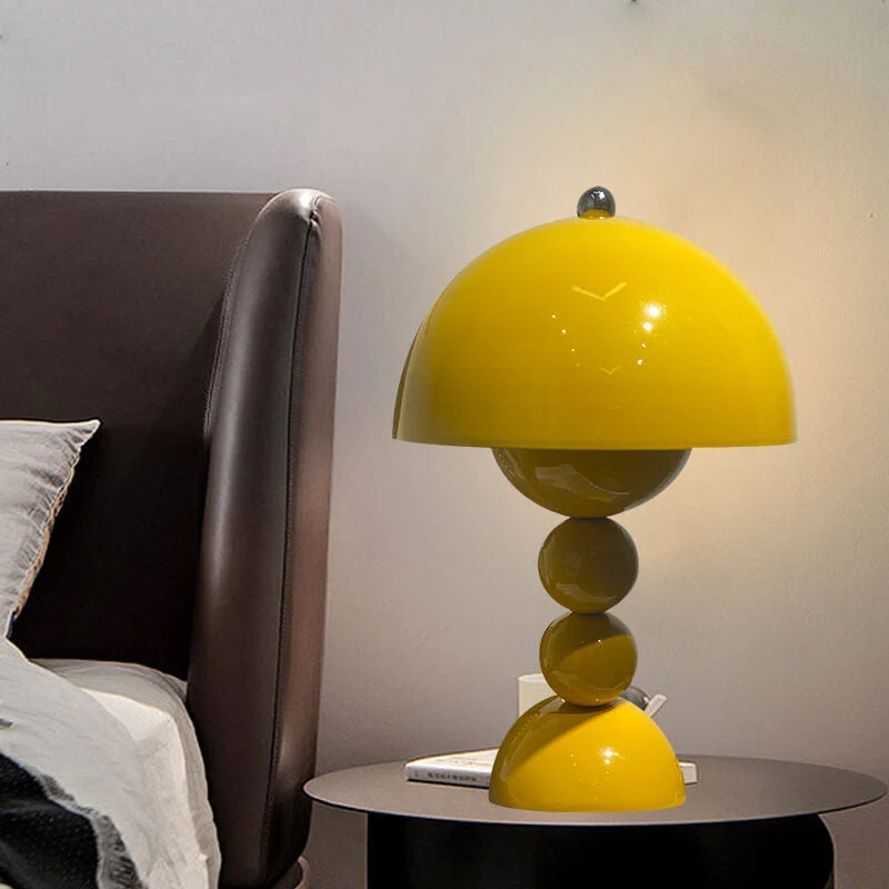 Elegant Nordisk Bordlampe med Moderne Svampedesign