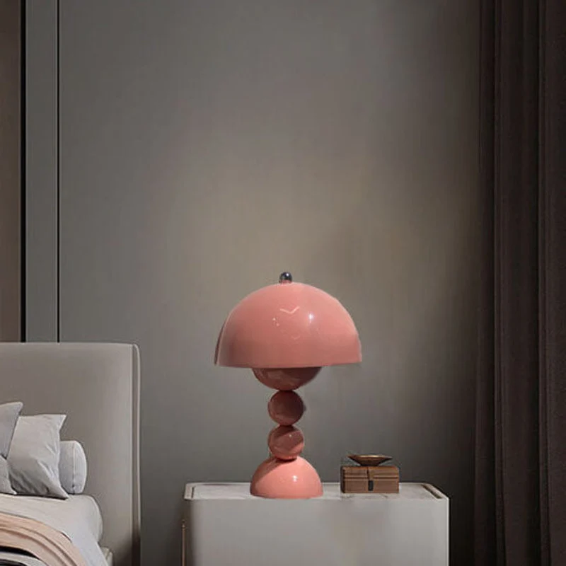 Elegant Nordisk Bordlampe med Moderne Svampedesign
