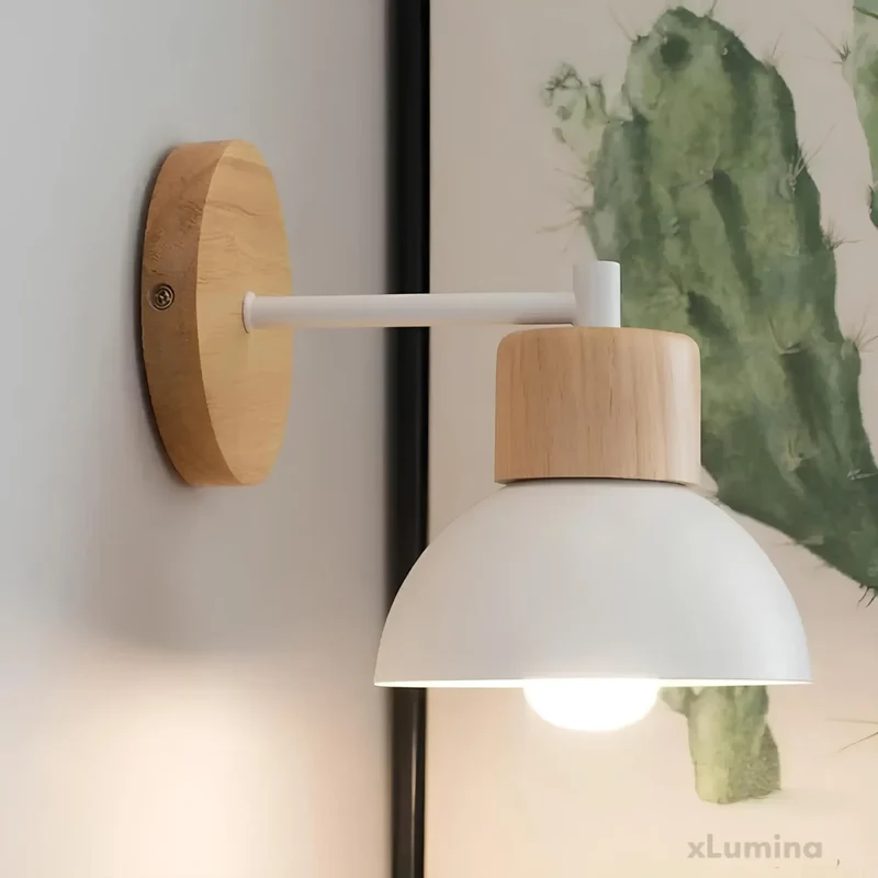 Stilfuld Væglampe med Træophæng for Hygge og Elegance