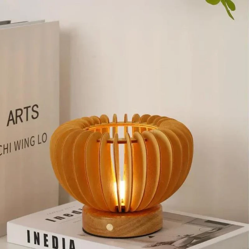 Sammenklappelig LED-lampe med vintage design og USB-opladning