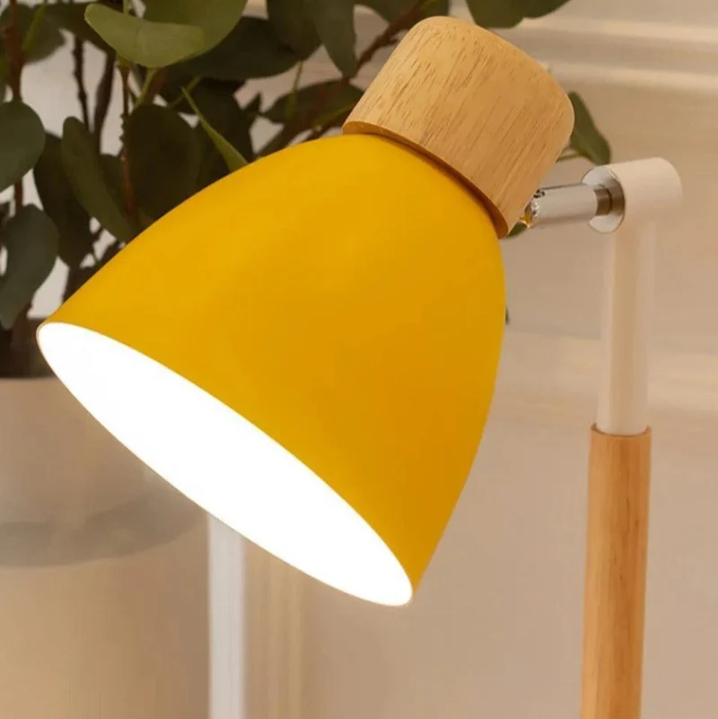 Elegant Bordlampe med Justerbart Lys og Nordisk Design