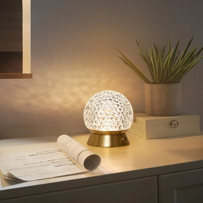Elegant Trådløs LED Bordlampe med Krystalklar Skærm