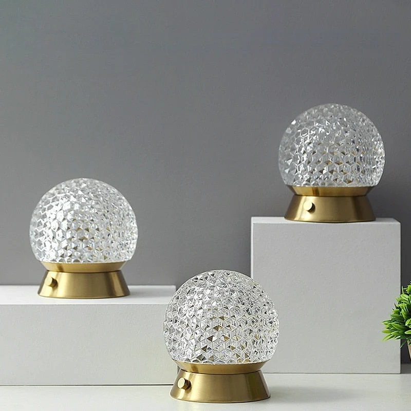 Elegant Trådløs LED Bordlampe med Krystalklar Skærm