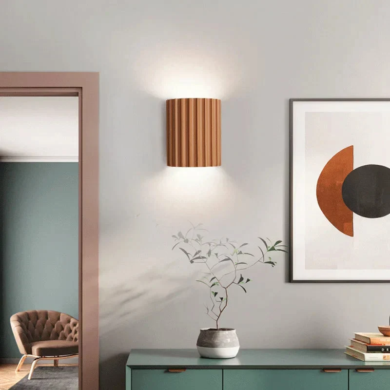 Elegante væglamper i harpiks med energibesparende LED