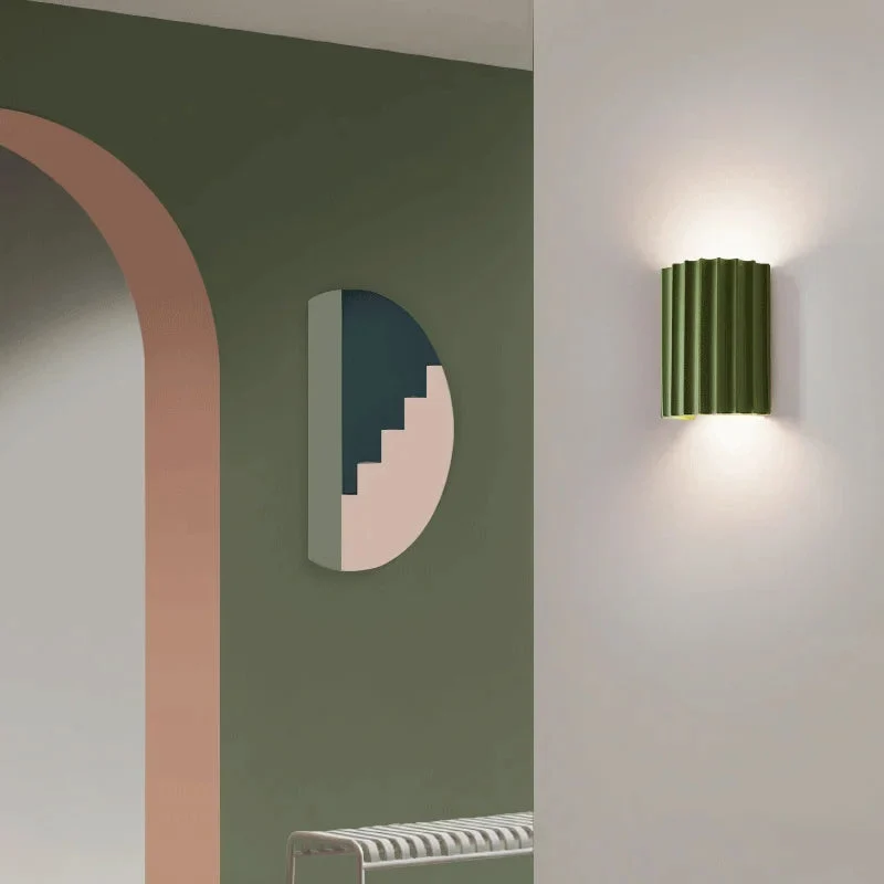 Elegante væglamper i harpiks med energibesparende LED