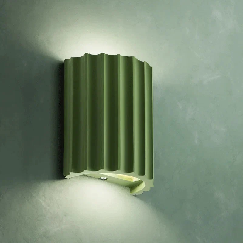 Elegante væglamper i harpiks med energibesparende LED