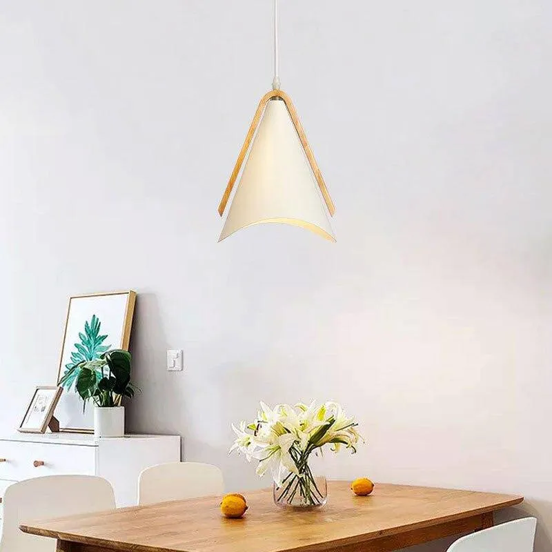 Elegant LED-træpendel: Skab atmosfære med stilfuldt design