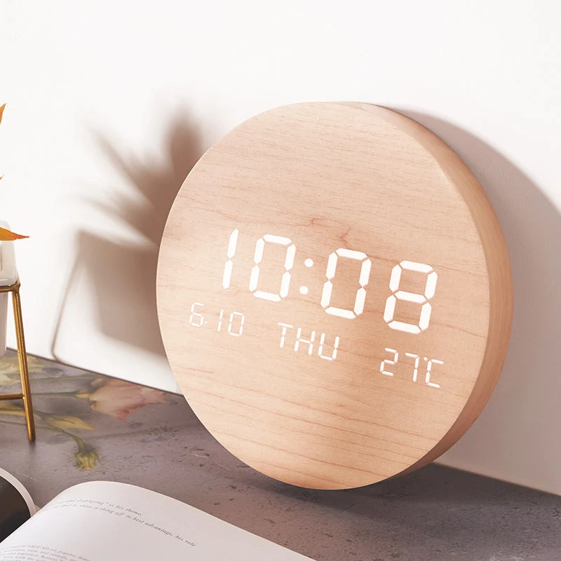 Elegant LED Vægur med Tydeligt Display og Trådløs Komfort
