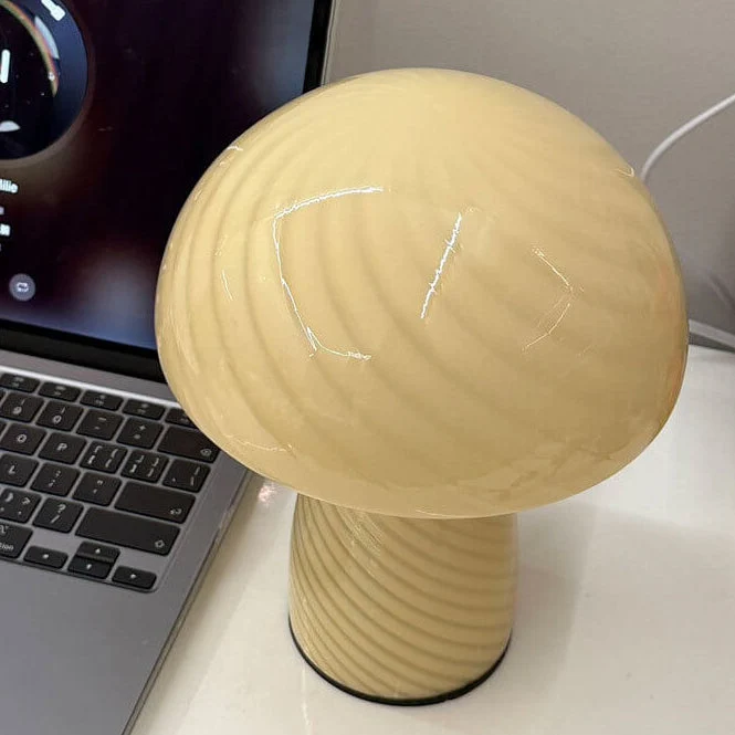 Stilfuld Svampebordslampe i Glas - Skab Hyggebelysning