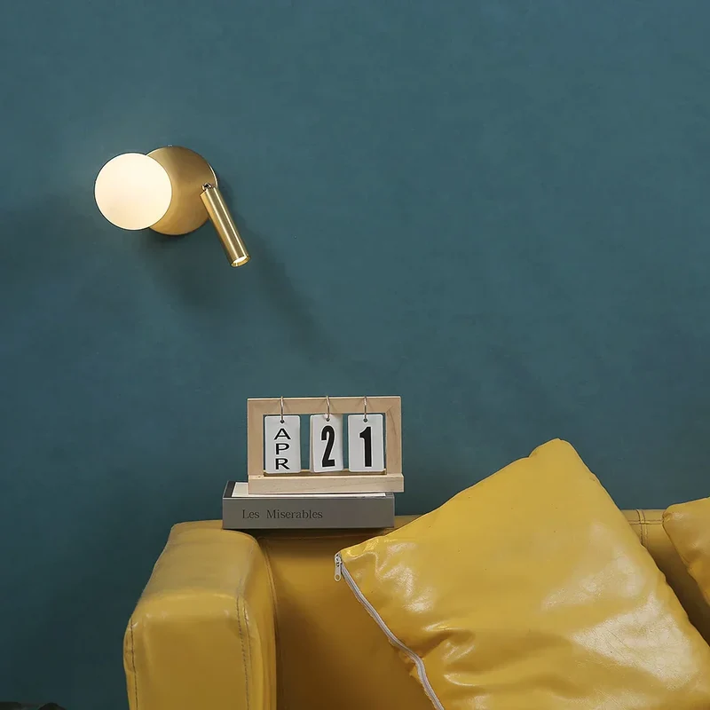 Elegant LED Væglampe med Justerbart Lys til Moderne Hjem