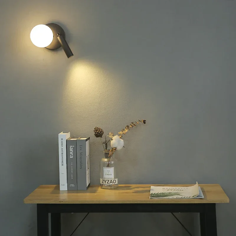 Elegant LED Væglampe med Justerbart Lys til Moderne Hjem