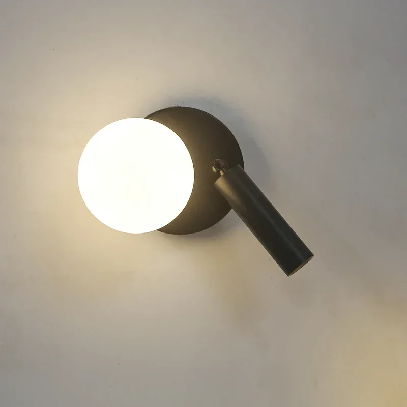 Elegant LED Væglampe med Justerbart Lys til Moderne Hjem