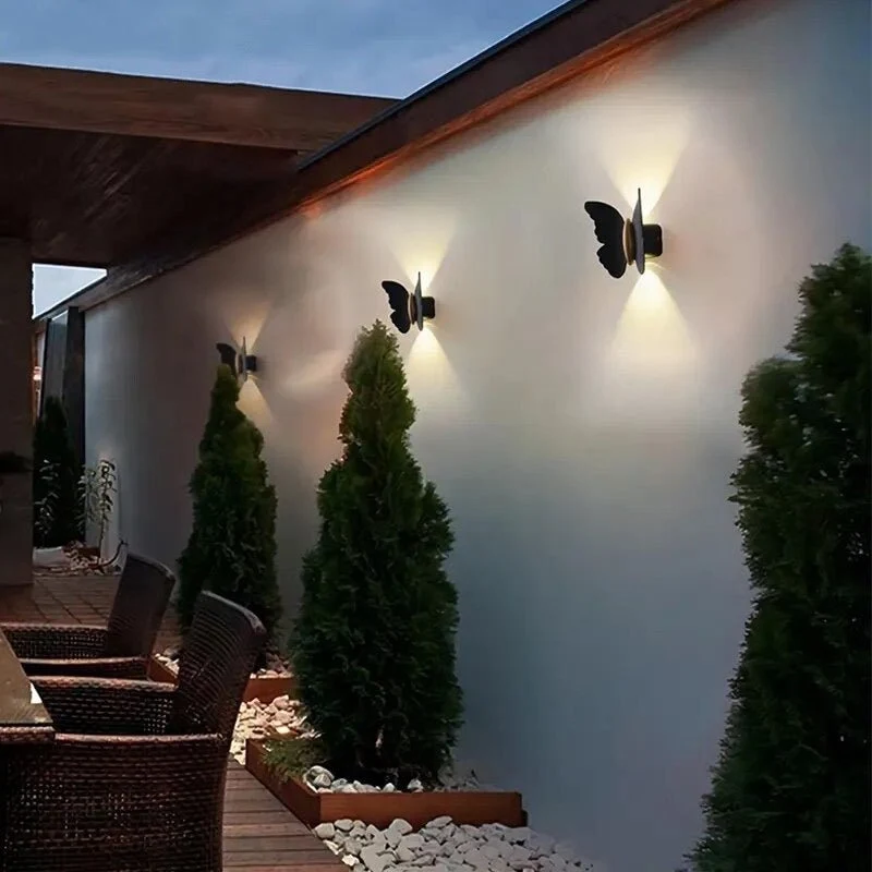 Elegant Udendørs LED Væglampe med Energibesparende Lys