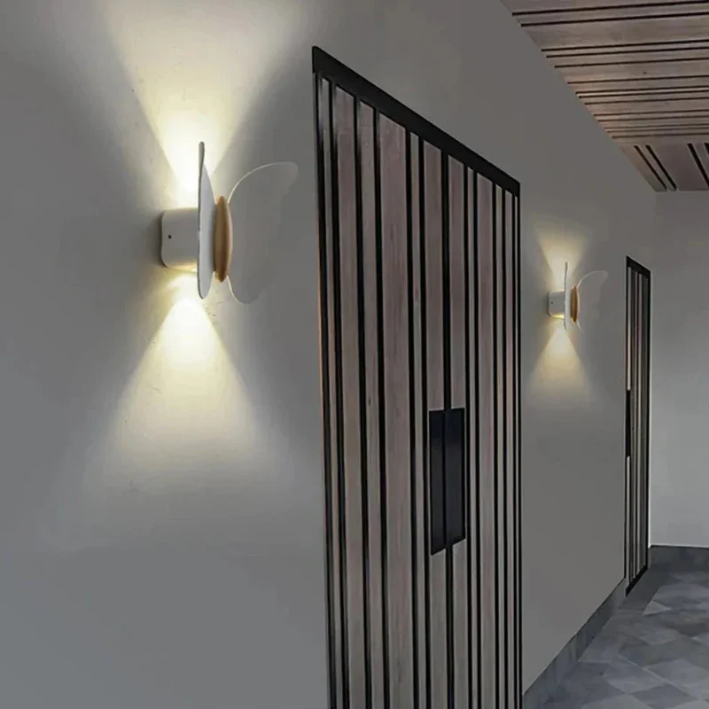 Elegant Udendørs LED Væglampe med Energibesparende Lys