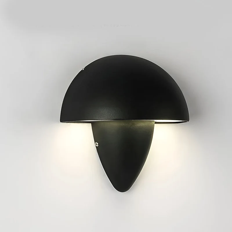 Elegant Udendørs Væglampe med Vejrbestandigt Design