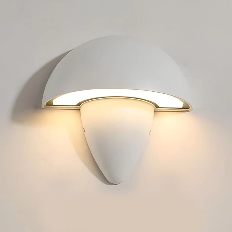 Elegant Udendørs Væglampe med Vejrbestandigt Design