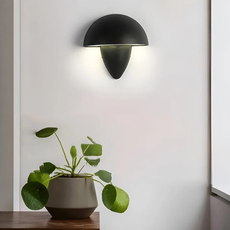 Elegant Udendørs Væglampe med Vejrbestandigt Design