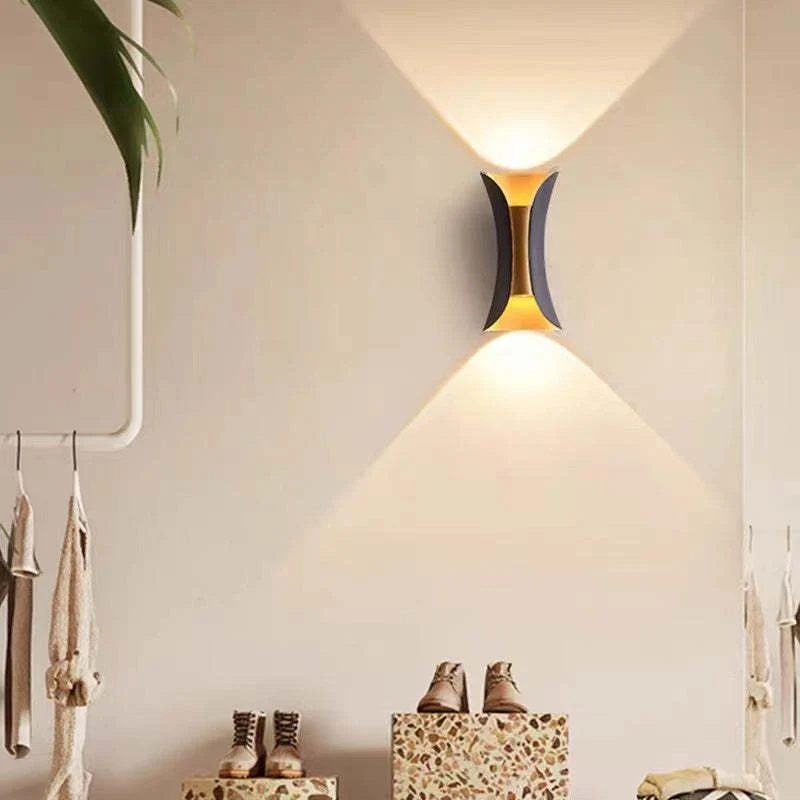 Elegant LED Væglampe med Energibesparende Funktion